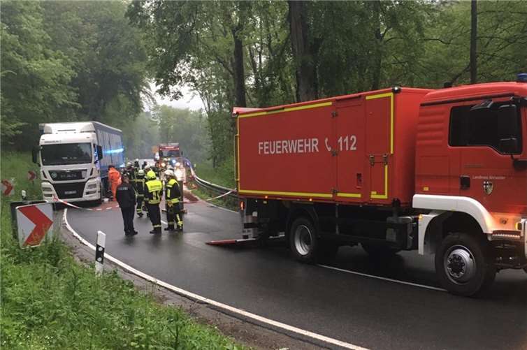 Pkw kollidiert mit Tank-Lkw 