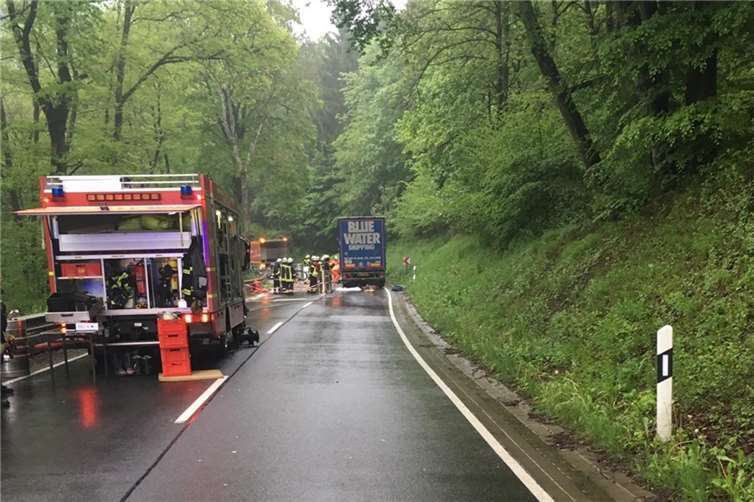 Pkw kollidiert mit Tank-Lkw 