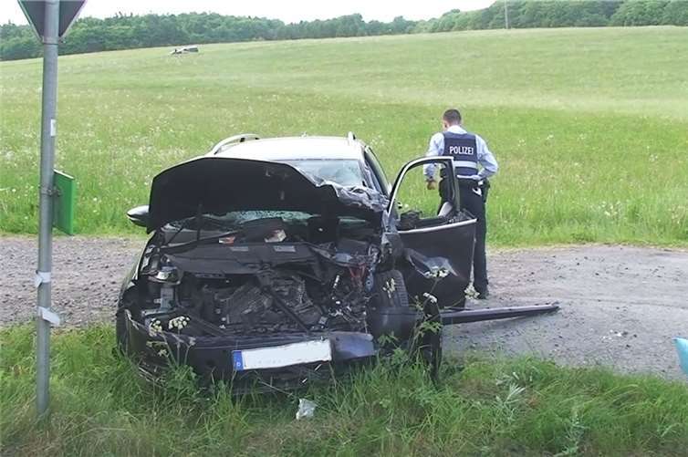 In den Gegenverkehr geschleudert 