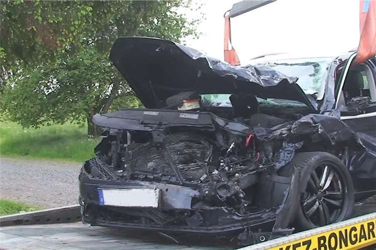 In den Gegenverkehr geschleudert 