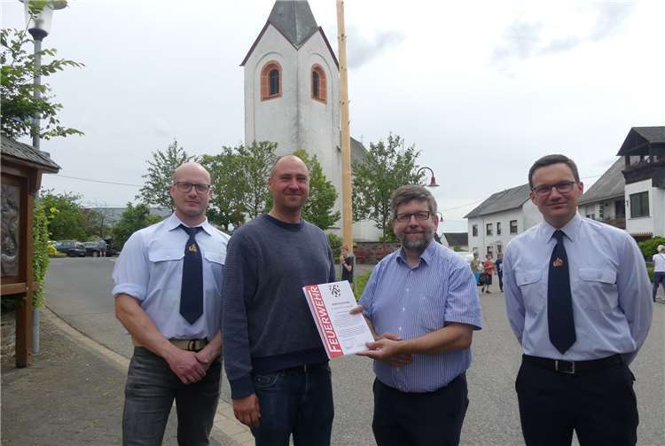 Festgottesdienst, Ehrungen und Maibaumversteigerung 