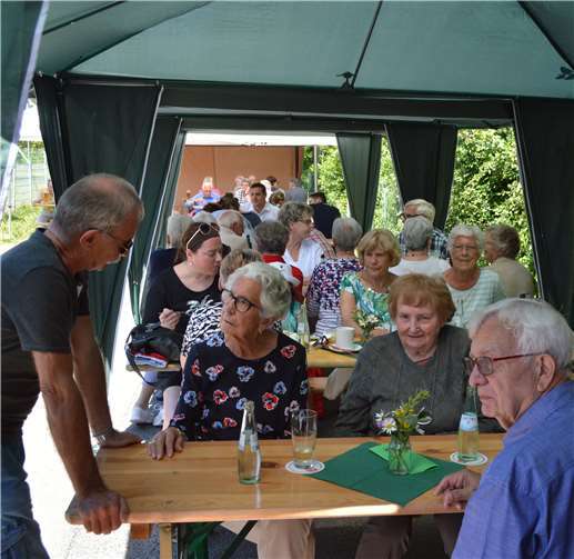 Jung und Alt feierte in geselliger Runde 
