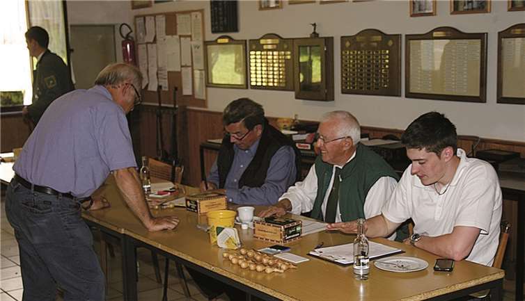 Rund hundert Grünröcke kamen zum Fest 