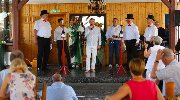 Auszeichnungen für die schönsten Fußgruppen und Festwagen in Koblenz vergeben 