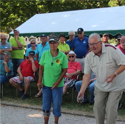 Ein Team des 1. Boule-Treffs Bad Breisig belegte sensationell den 1. Platz Ein Team des 1. Boule-Treffs Bad Breisig belegte sensationell den 1. Platz