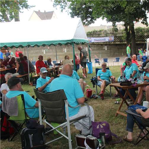 Ein Team des 1. Boule-Treffs Bad Breisig belegte sensationell den 1. Platz Ein Team des 1. Boule-Treffs Bad Breisig belegte sensationell den 1. Platz