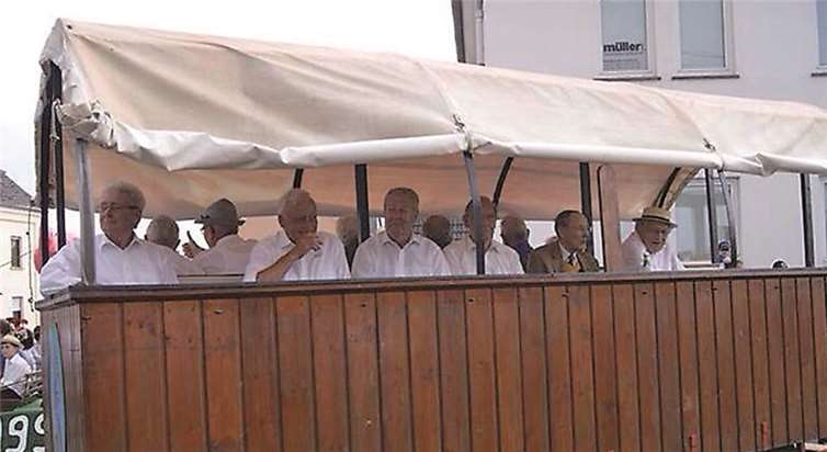Eine tolle Kirmes mit einer super Dorfgemeinschaft Eine tolle Kirmes mit einer super Dorfgemeinschaft
