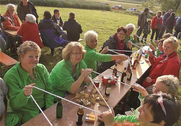 Gesellige Stunden beim Waldfest des Gesangvereins Germania 
