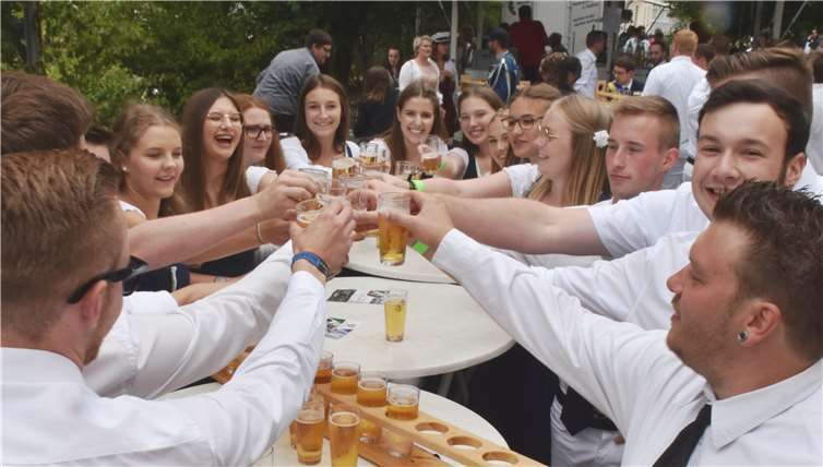 Viele befreundete Vereine kamen und feierten mit 