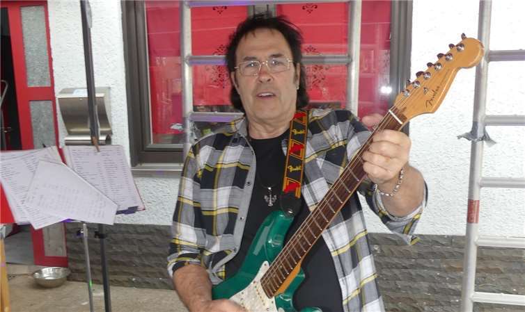 Ferienkinder mit Freude beim Kunst-Spray-Event 