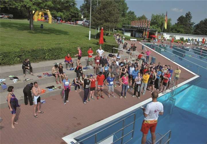 Laufen und Schwimmen für den Sieg 