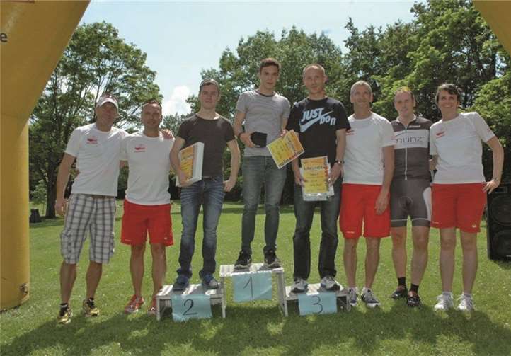 Laufen und Schwimmen für den Sieg 