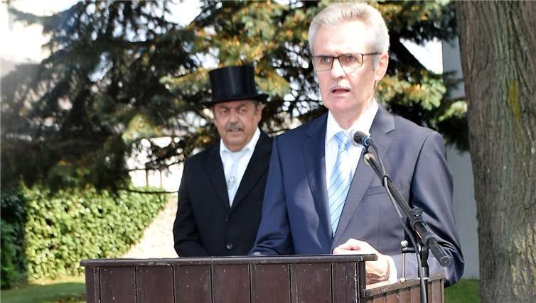 Trotz großer Hitze waren Frack und Zylinder Pflicht 