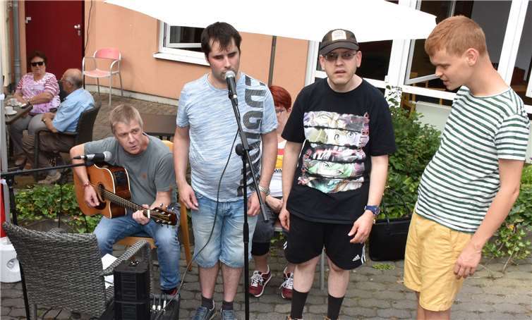 Die „singende Wirtin“ begeisterte Die „singende Wirtin“ begeisterte