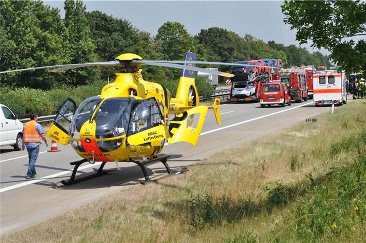 Wohnmobil überschlägt sich nach Reifenplatzer auf der A 61! 