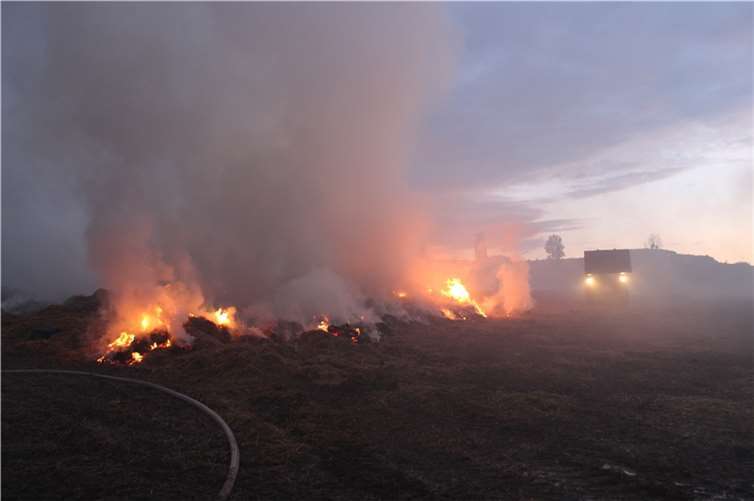Stroh in Brand geraten 