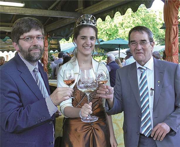 Begeisterte Weinfreunde gaben sich ein fröhliches Stelldichein 