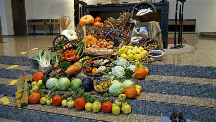 Saisonende mit Traktorwallfahrt und Erntedankfest 