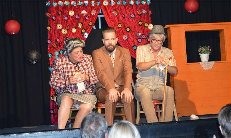 Verhältnis zwischen Mann und Frau beleuchtet 