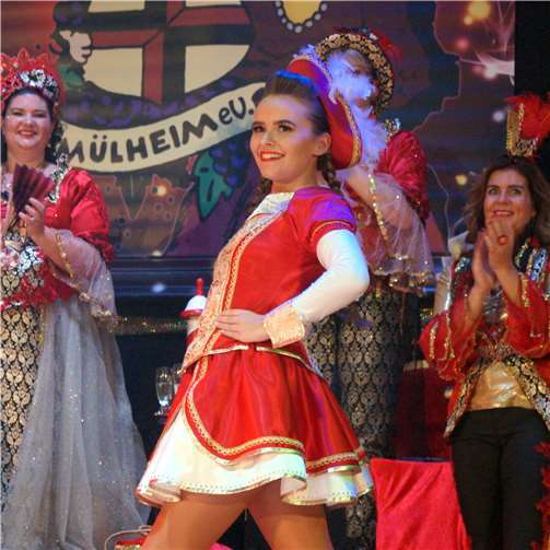 Aktive präsentieren bunten Reigen karnevalistischer Beiträge 