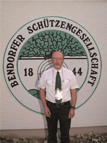Neuer Schützenkönig Rainer Zingel war zum Schluss noch selbst überrascht