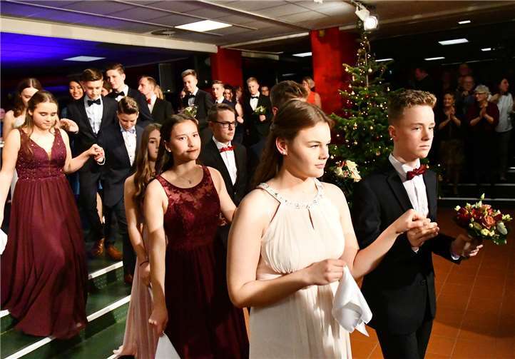 Rhein-Gymnasium feiert festlichen Abschlussball 