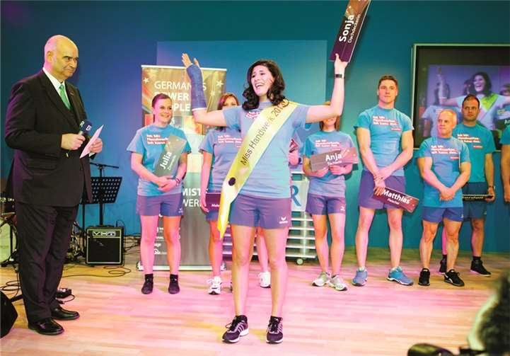 Dachdeckerlehrling aus Monreal zur Miss Handwerk 2013 gekürt 