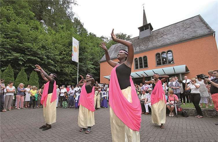 Bewegt-bewegende Feier einer bereichernden Begegnung 