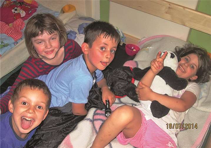 Super-Eulen schlafen im Haus für Kinder