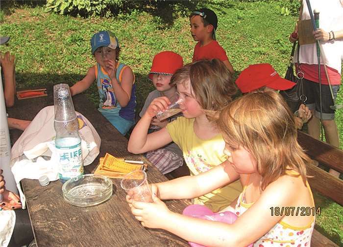 Super-Eulen schlafen im Haus für Kinder 