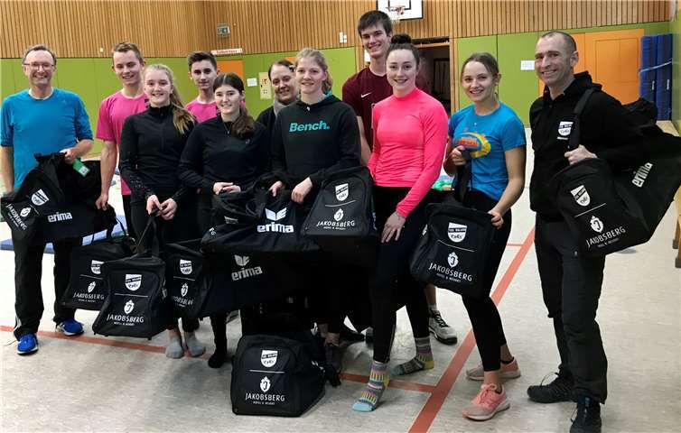 Neue Sporttaschen für die „Mega Sportler“ des TuS Roland Brey 