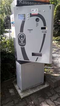Unbekannte knacken Kassenautomaten 
