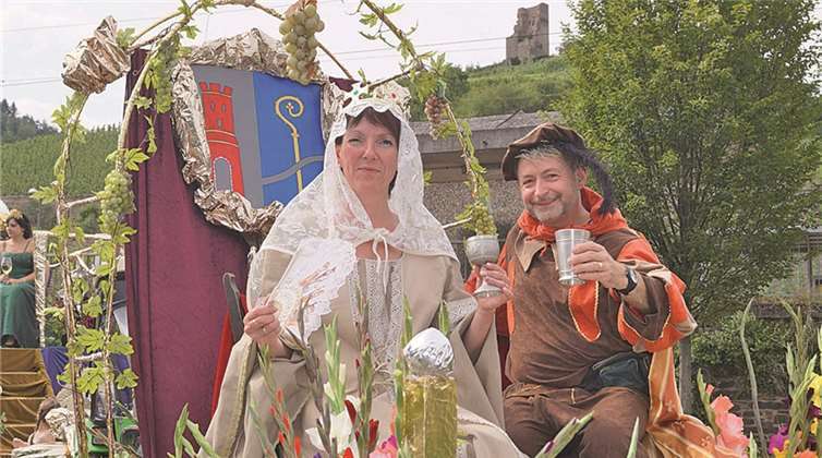 Festumzug bildete den bunten Höhepunkt des Weinfestes 