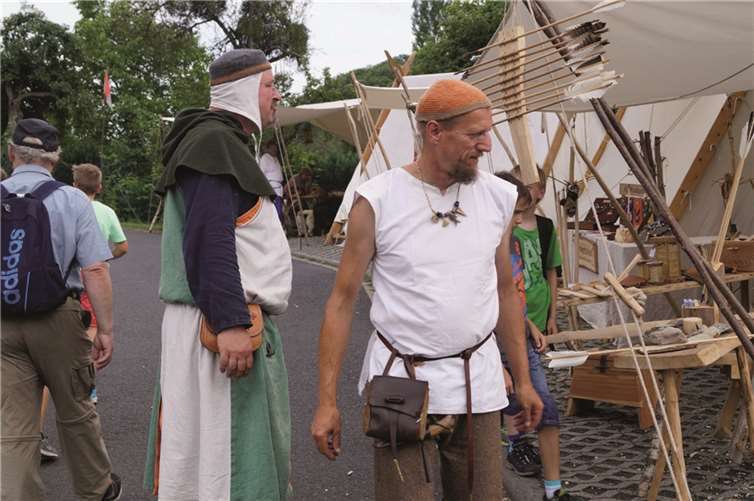 Gaukler und Gäste stürmten die Burg 
