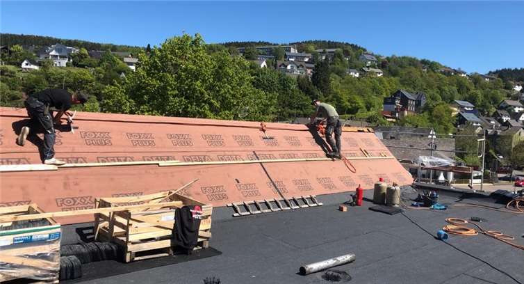 Seit 25 Jahren steigen sie uns auf‘s Dach 