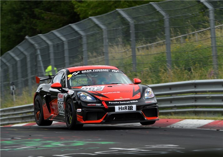 Mit Sieg in der „Pro-Am Wertung“ in die neue Saison gestartet 