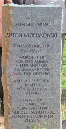 Erinnerung und Mahnung für die Lebenden 