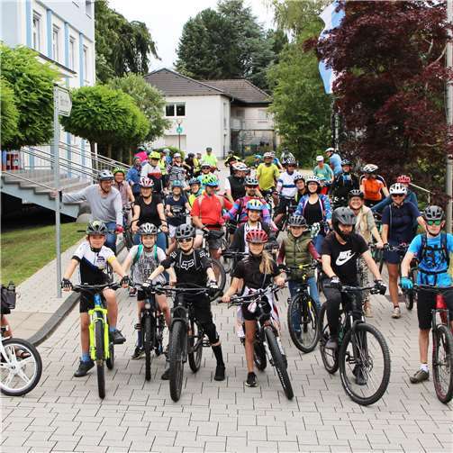 Mehr als einmal um die Erde 