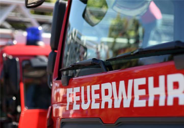 Flächenbrand auf einem Stoppelfeld