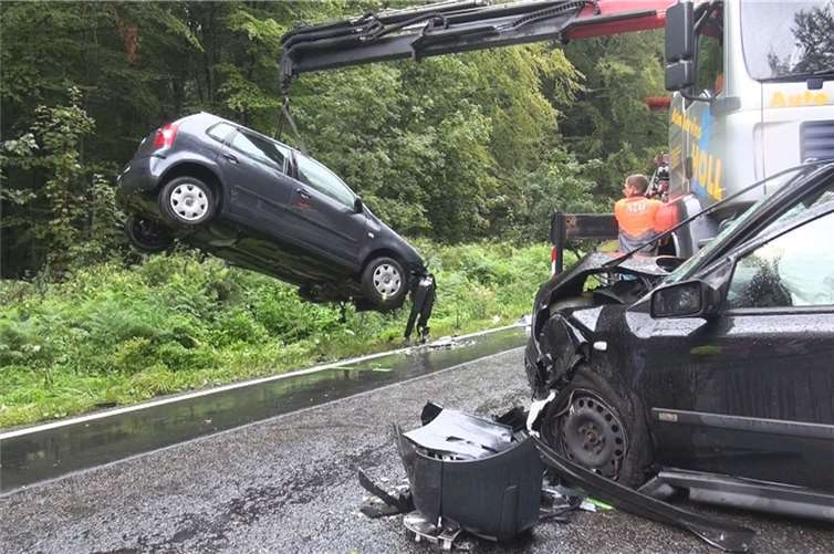 Unfallbeteiligte wurden schwer verletzt abtransportiert 