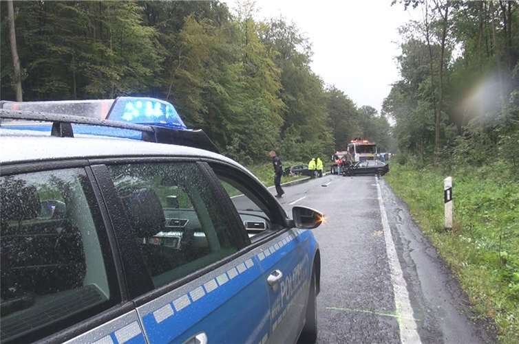 Unfallbeteiligte wurden schwer verletzt abtransportiert 