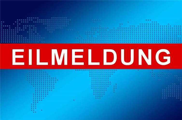 Von Straße abgekommen und in Graben gelandet 