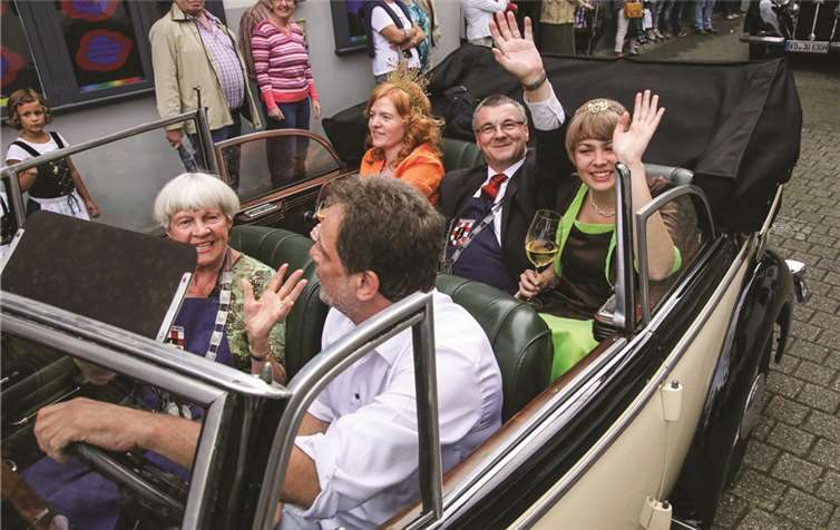 Böllerschüsse am Weinhexbrunnen