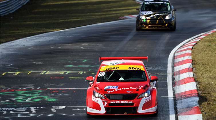 Bereit für die erste Startflagge 