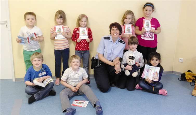 Aktion „Sicher im Verkehr“ mit den „Gelben Füßen“ und mit Hilfe der Polizei 