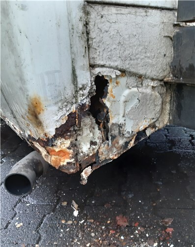 Polizei zieht Schrottfahrzeug auf Autobahn aus dem Verkehr 