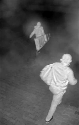 Die Polizei fragt: Wer erkennt diese Männer? Die Polizei fragt: Wer erkennt diese Männer?