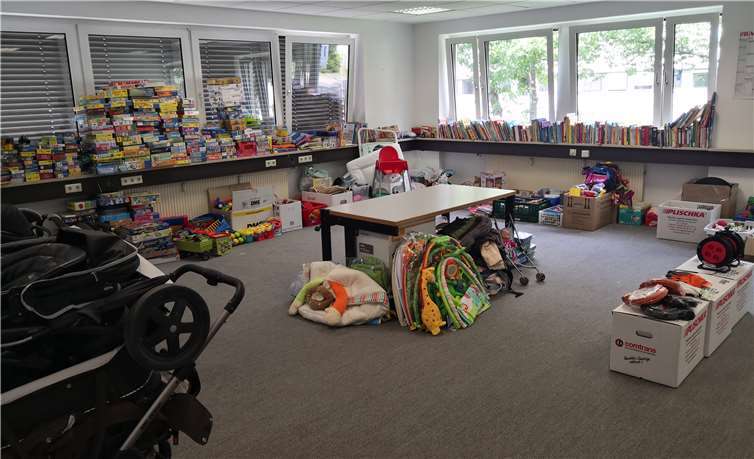 Mengen an Hilfsgütern stehen bereit 