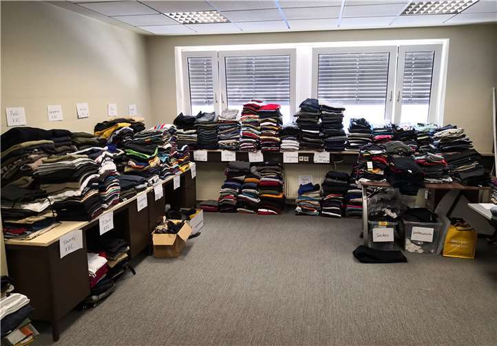 Mengen an Hilfsgütern stehen bereit 