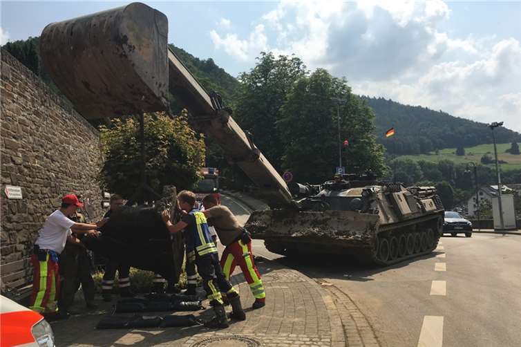 Die Mutter Gottes und die Panzerpioniere Die Mutter Gottes und die Panzerpioniere
